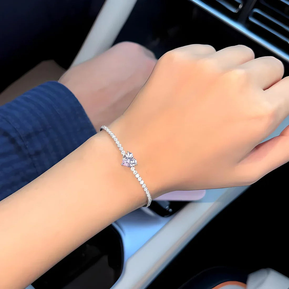 Heart-Shape Bracelet With Premium Light Box 💖 + Free Delivery
