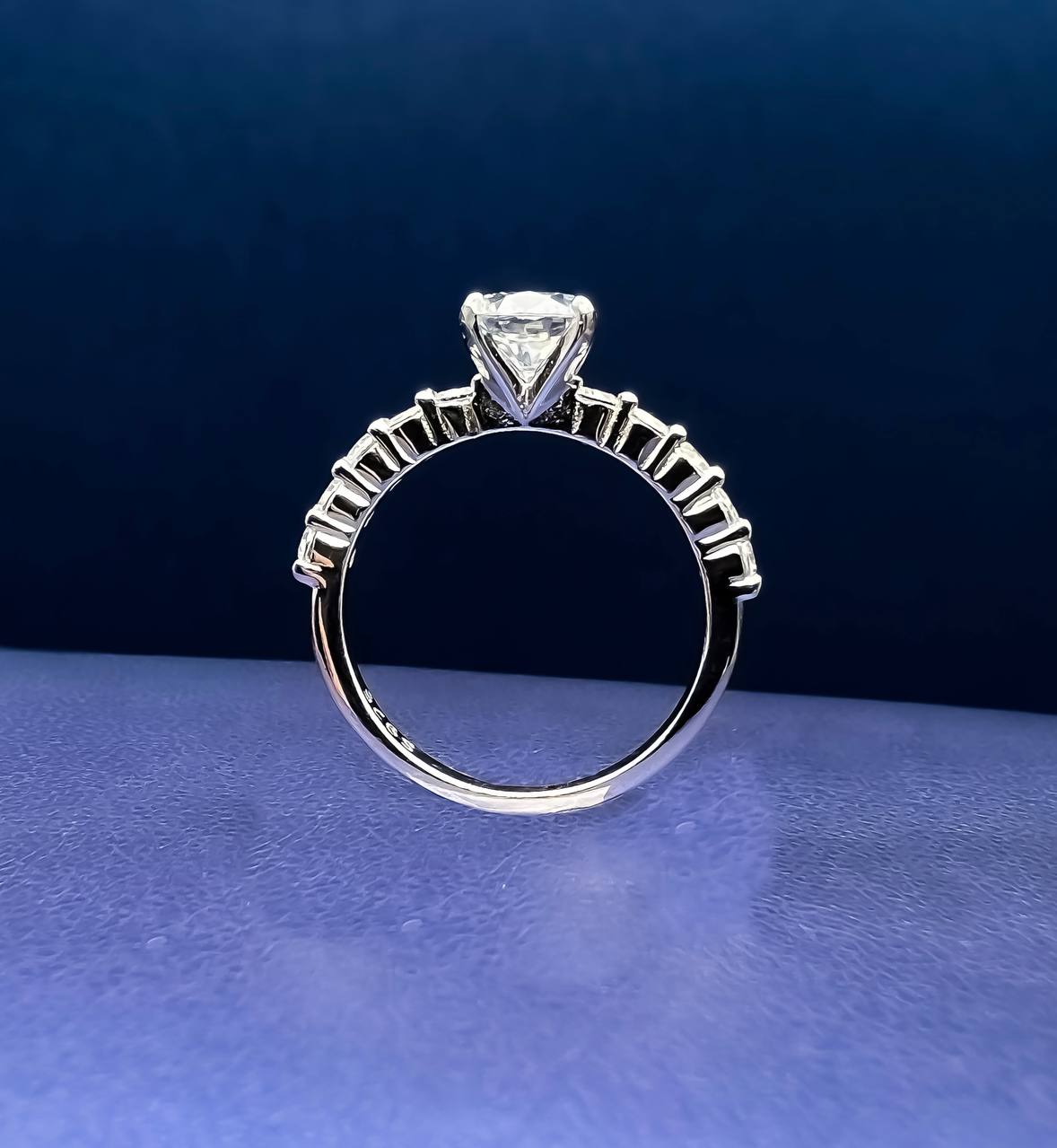 Delicate ring for everyday š