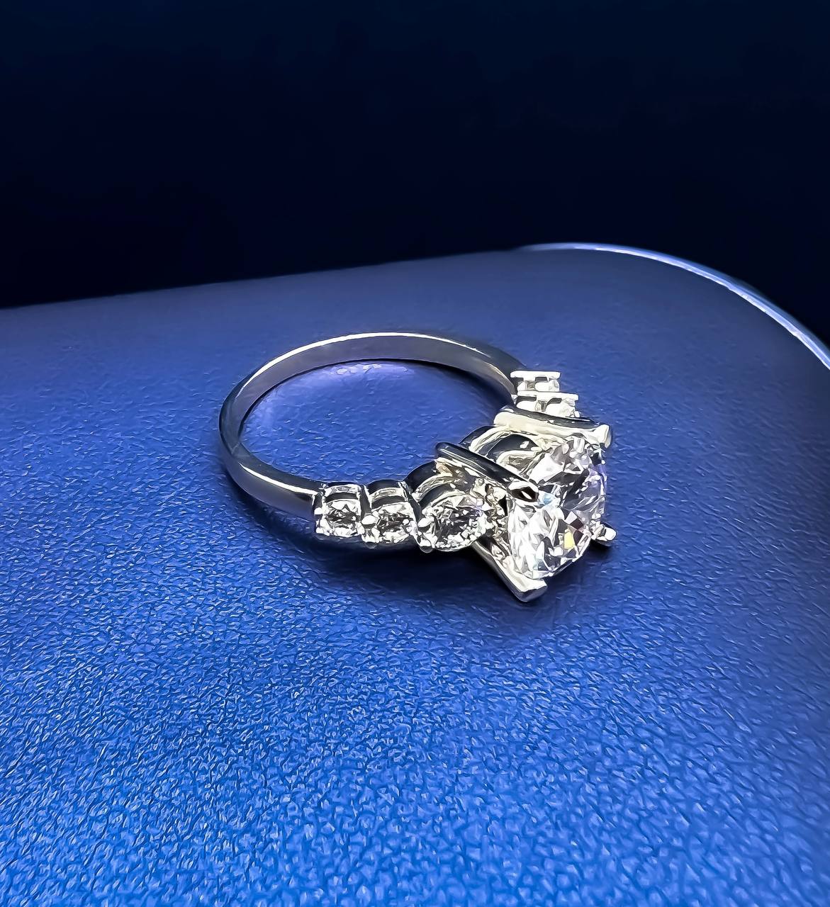 Delicate ring for everyday