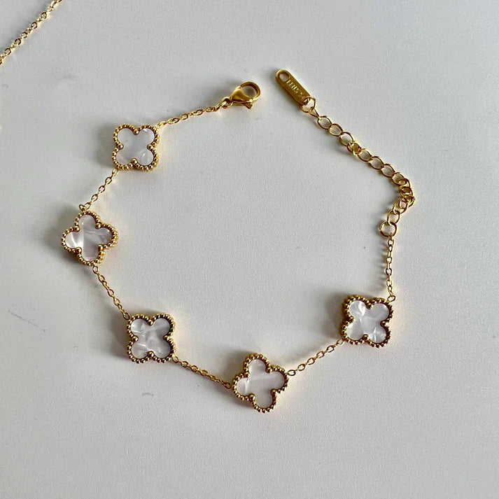White Clover Jewelry Set – Elegant Necklace, Bracelet & Earrings