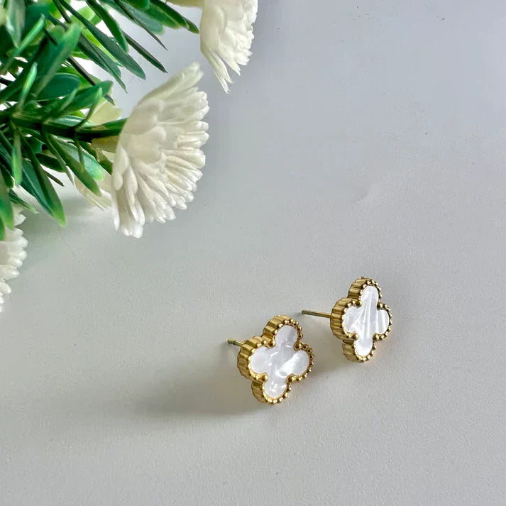 White Clover Jewelry Set – Elegant Necklace, Bracelet & Earrings
